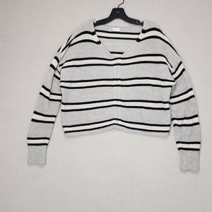 Society 212 Women's Size Large Gray White Striped Cropped Sweater Acrylic